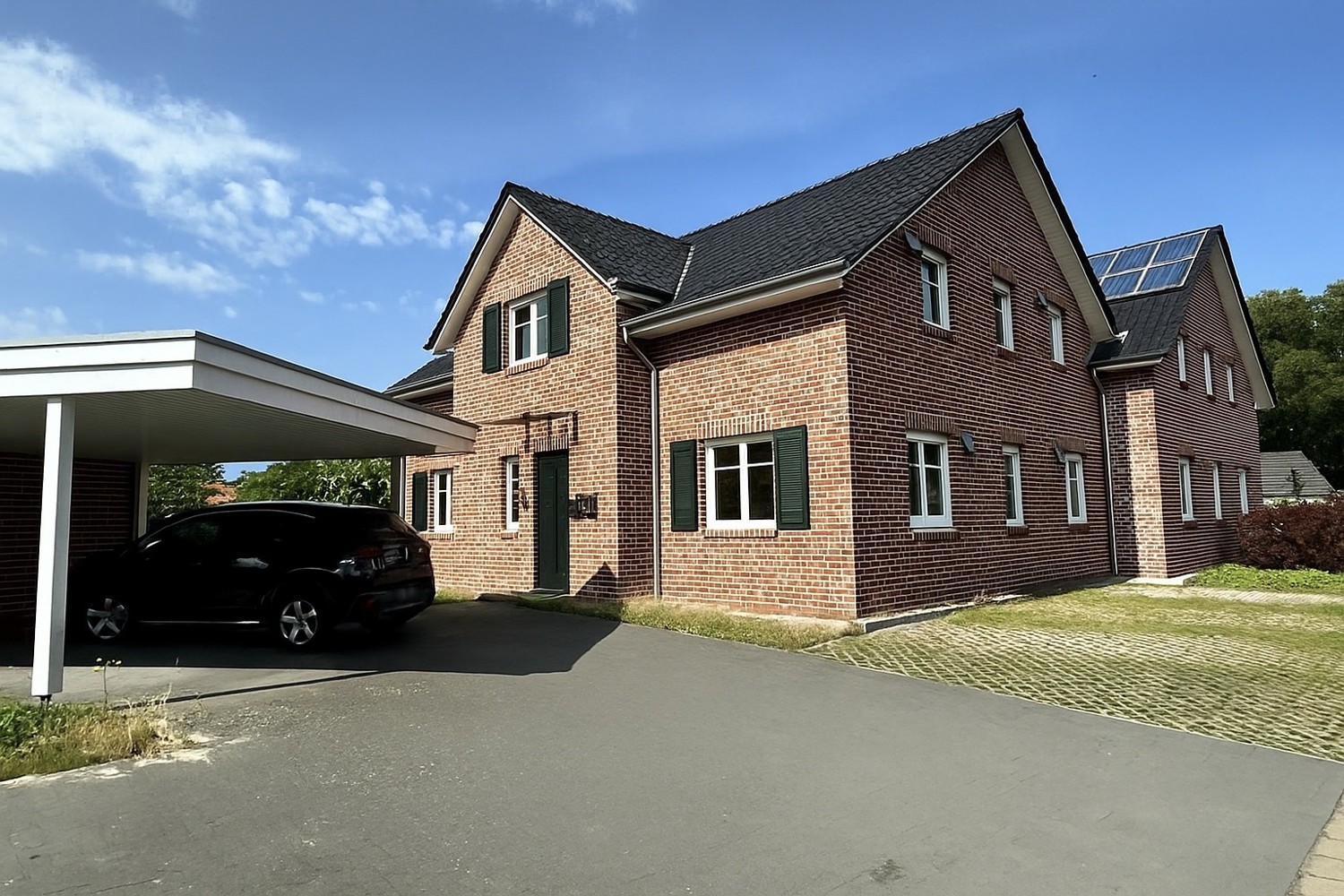 In bester Lage: Neuwertiges Mehrfamilienhaus mit 4 Wohneinheiten