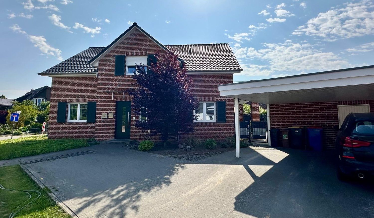 In bester Lage: Neuwertiges Mehrfamilienhaus mit 4 Wohneinheiten