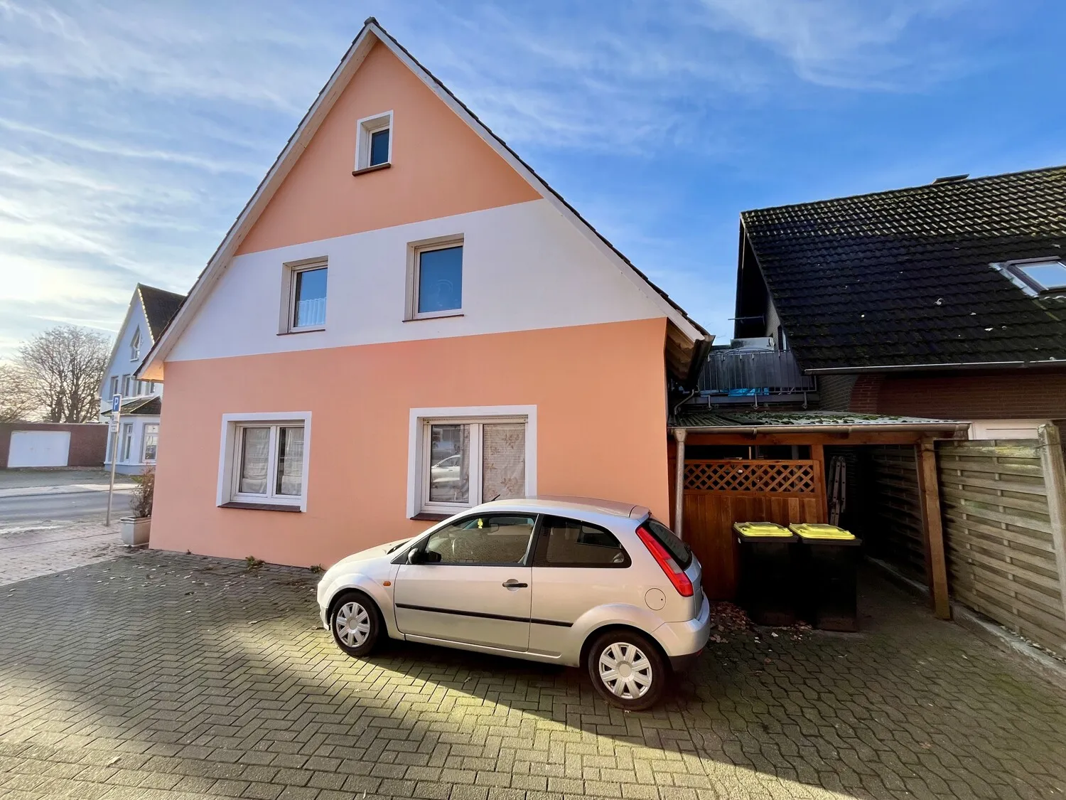 Viel Raum für Ideen: Zweifamilienhaus in attraktiver Zentrumslage