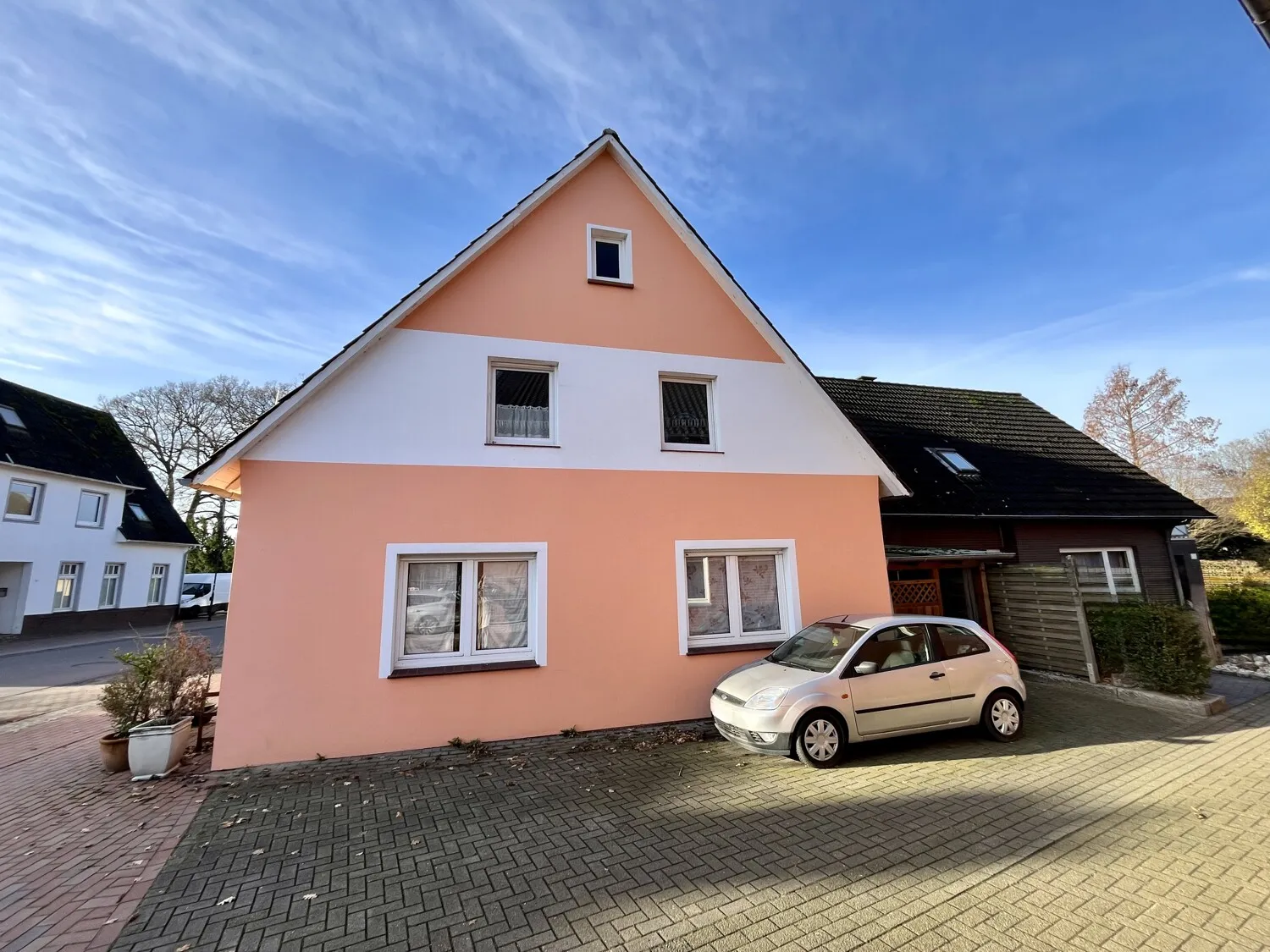 Viel Raum für Ideen: Zweifamilienhaus in attraktiver Zentrumslage