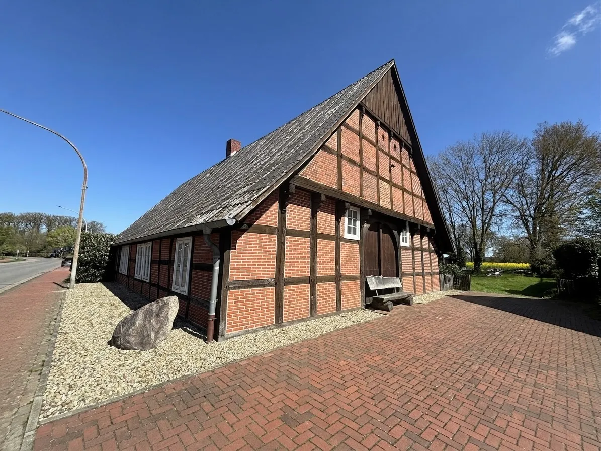 Historisches Einfamilienhaus mit großem Garten: Ihre Sanierungs-Chance