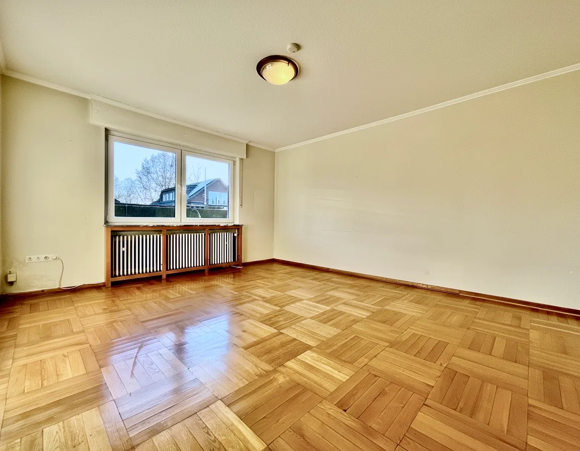 Viel Platz, viele Möglichkeiten: Zweifamilienhaus mit Entwicklungspotenzial