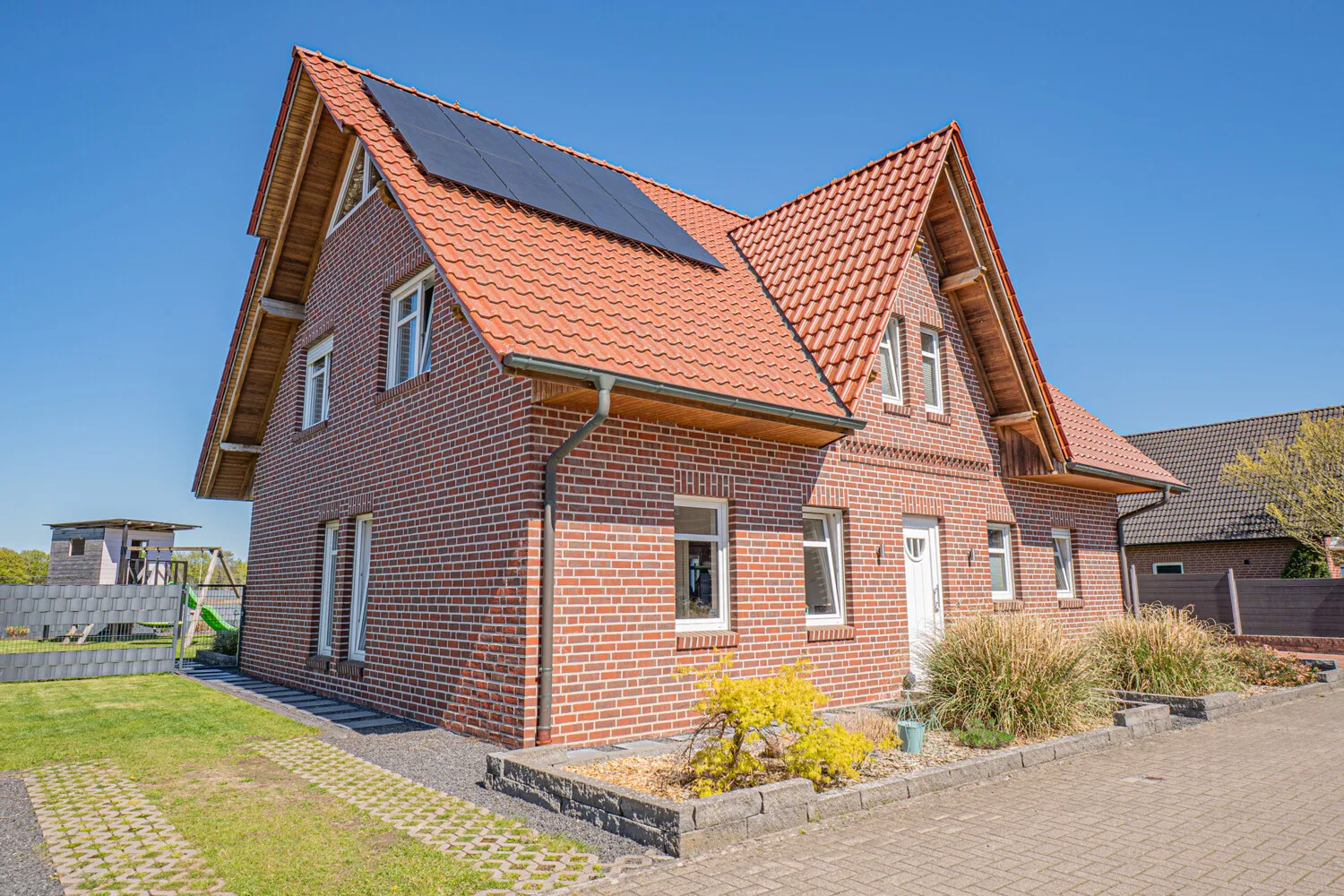 Modernes Familienglück in ruhiger Siedlungslage