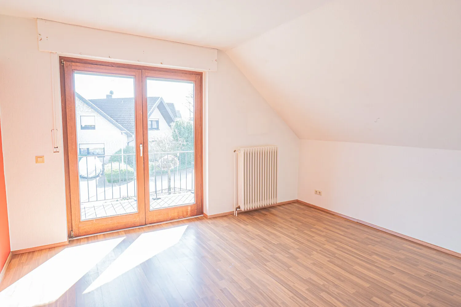 Vielseitig nutzbar: Ein- oder Zweifamilienhaus mit Garten & Balkon