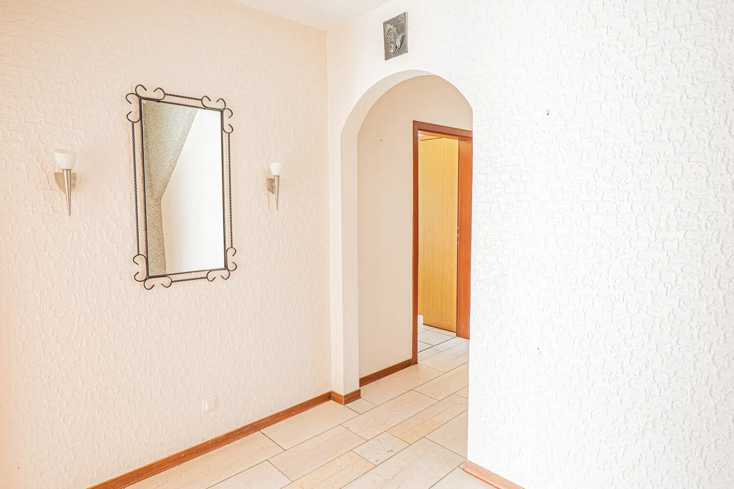 Vielseitig nutzbar: Ein- oder Zweifamilienhaus mit Garten & Balkon