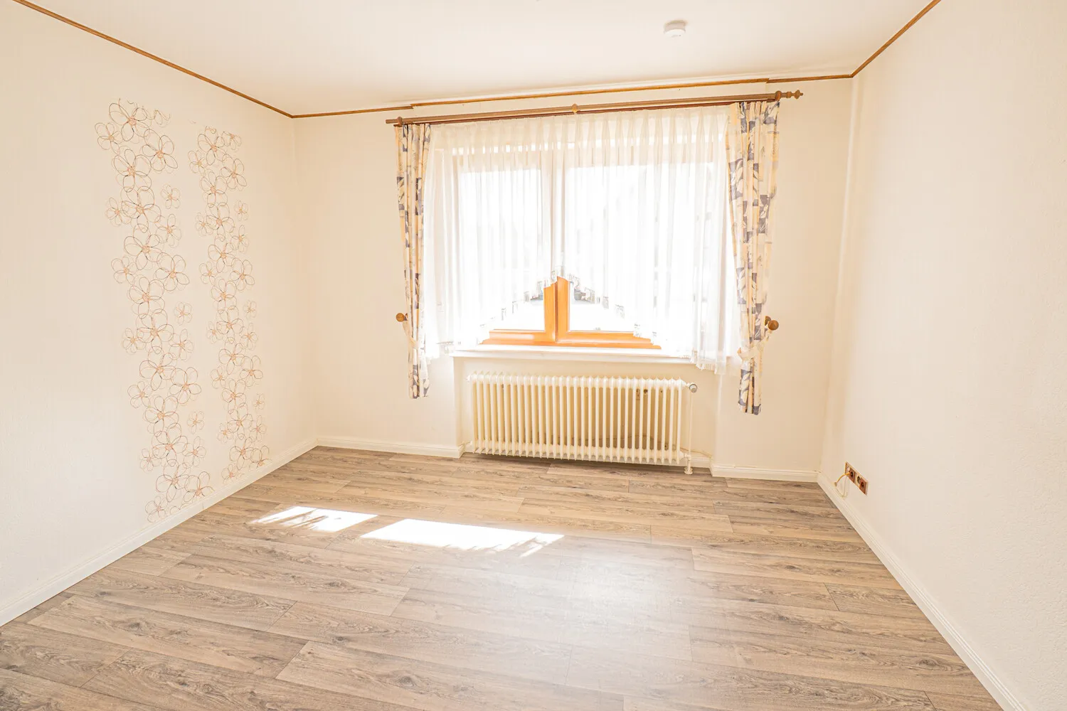 Vielseitig nutzbar: Ein- oder Zweifamilienhaus mit Garten & Balkon