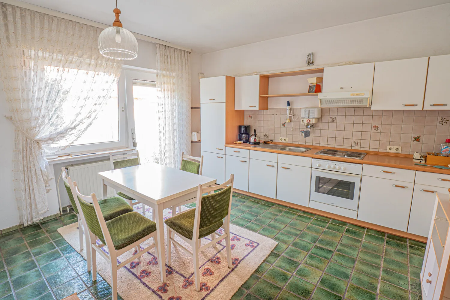 Wohnen auf einer Ebene: Gepflegter Bungalow mit großem Garten