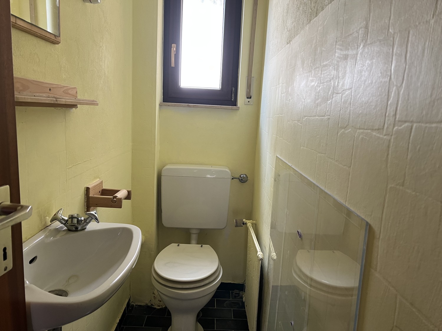 EG: WC
