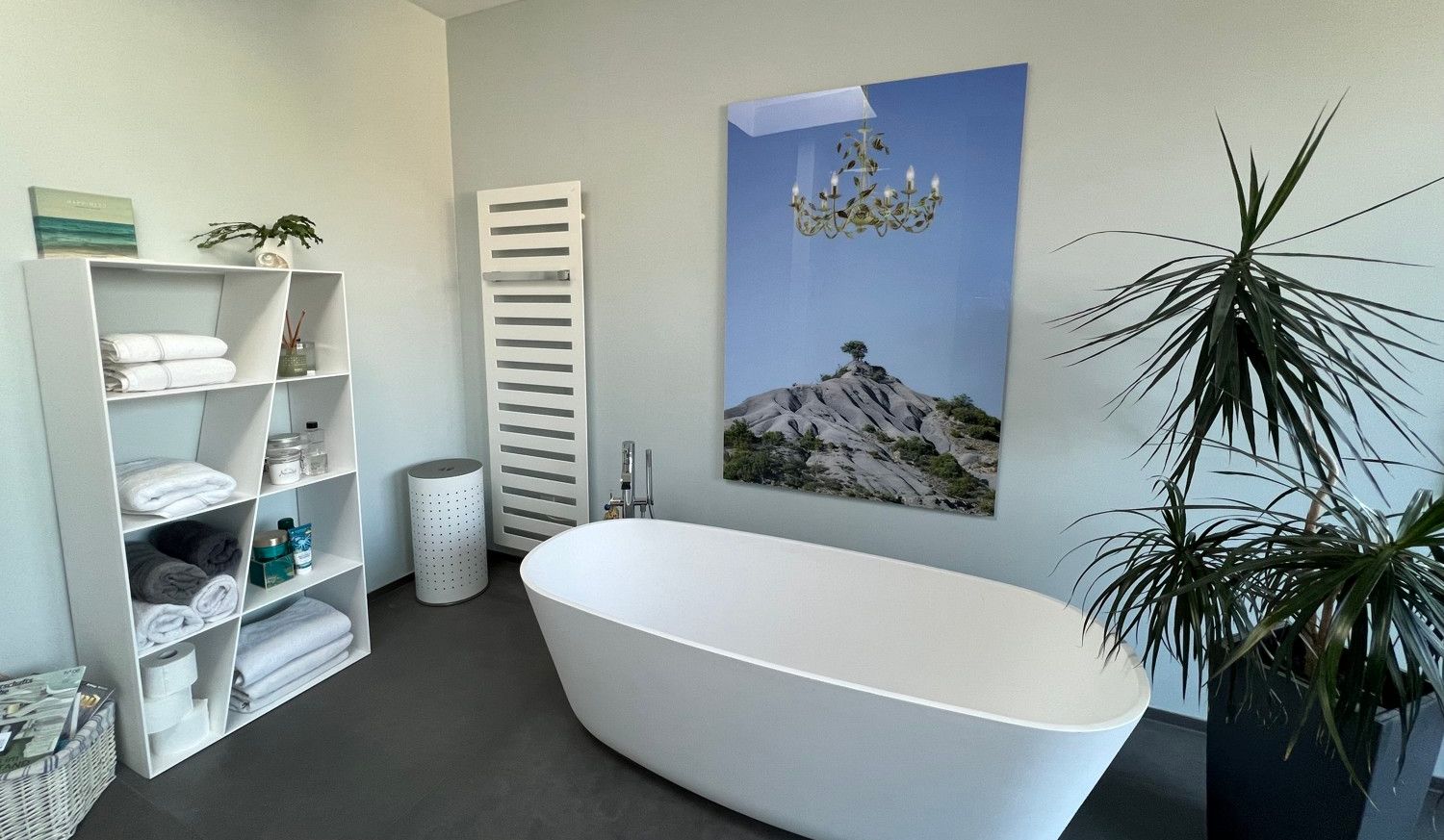 Ein Hauch von Spa mit freistehender Badewanne
