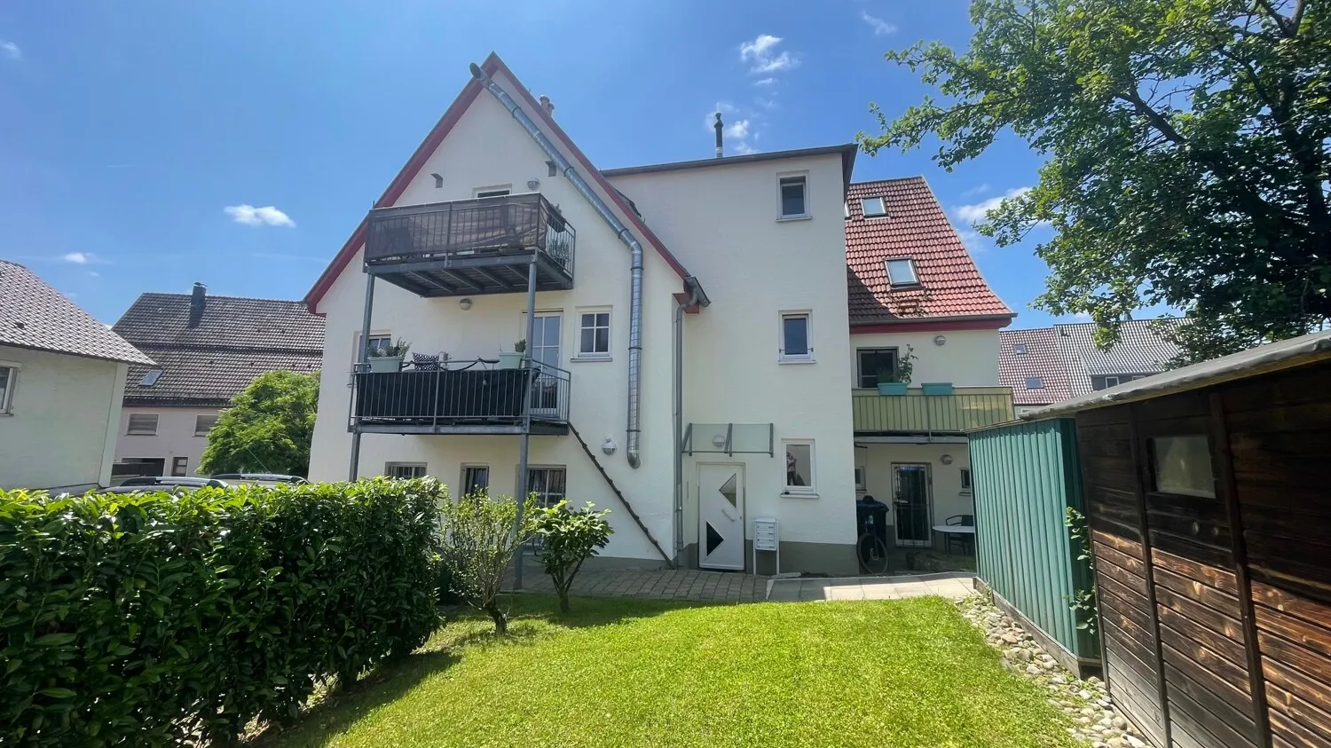 Garten und Blick zum Haus