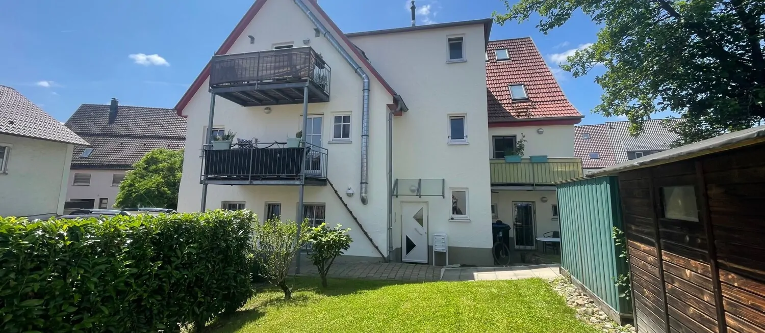 Garten und Blick zum Haus