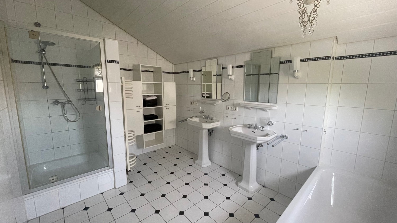 OG: Badezimmer