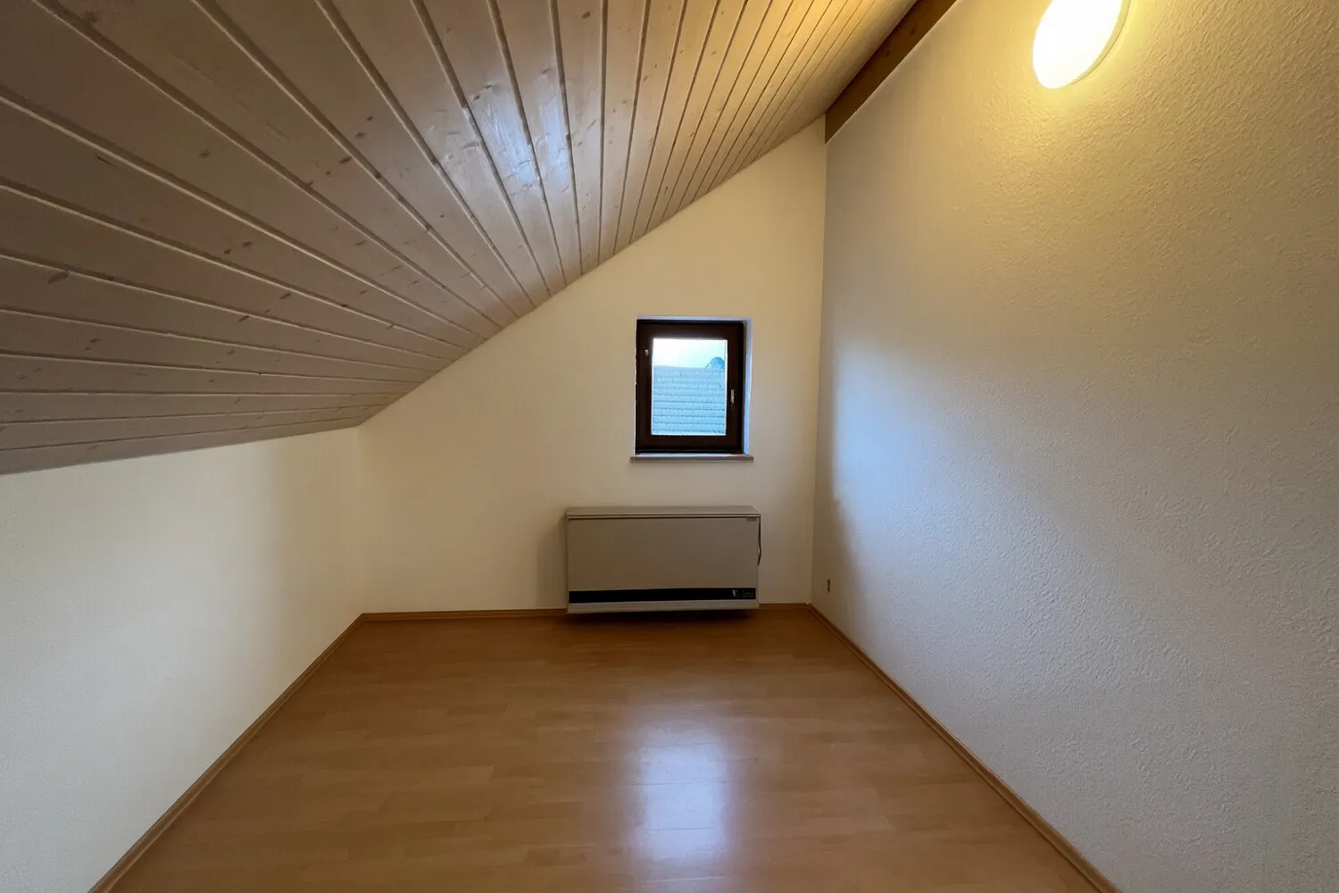 Schlafzimmer 2 mit KI geleert