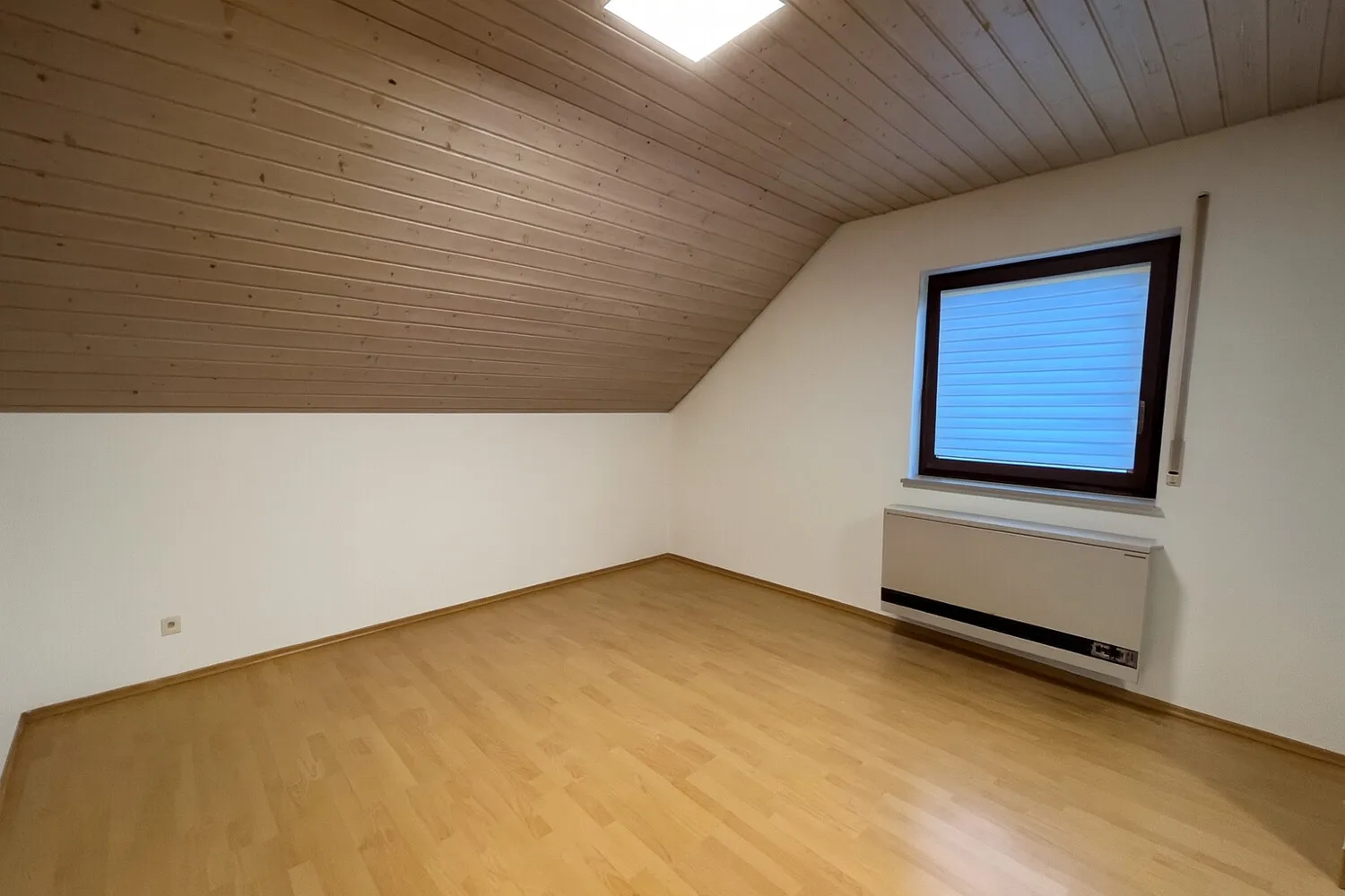 Schlafzimmer 1mit KI geleert