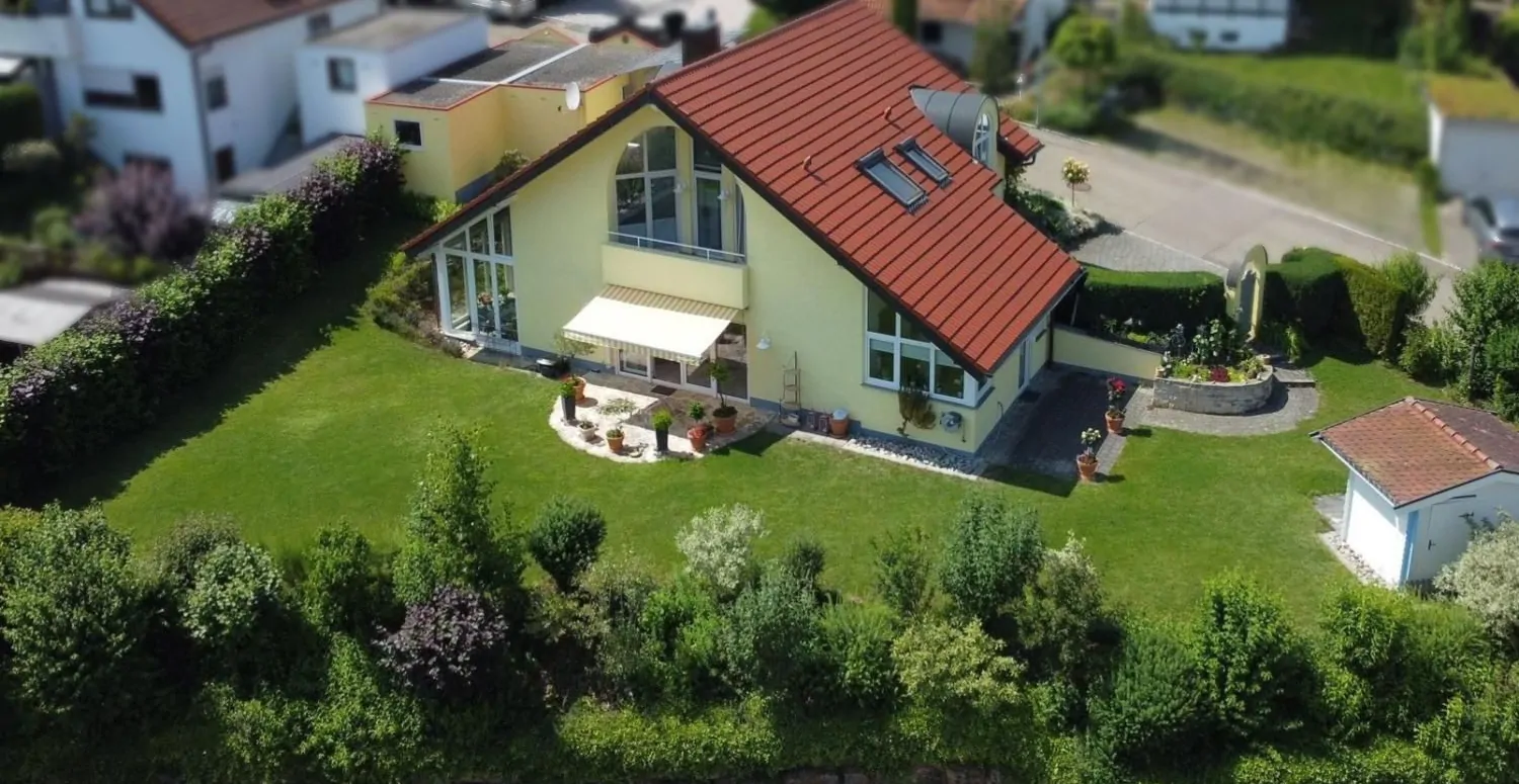 Großzügiges Wohnerlebnis mit Weitblick – stilvolles Einfamilienhaus mit Gartenidylle in Uhingen