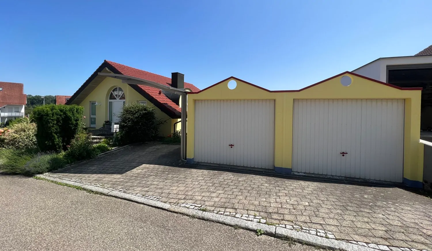 Doppelgarage + Carport