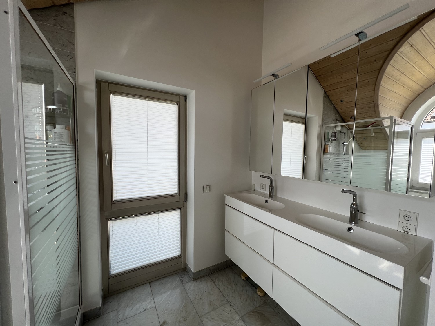 OG: Badezimmer 1