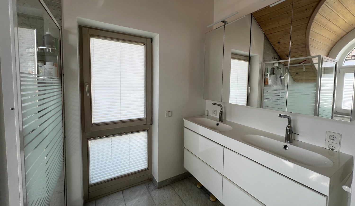 OG: Badezimmer 1