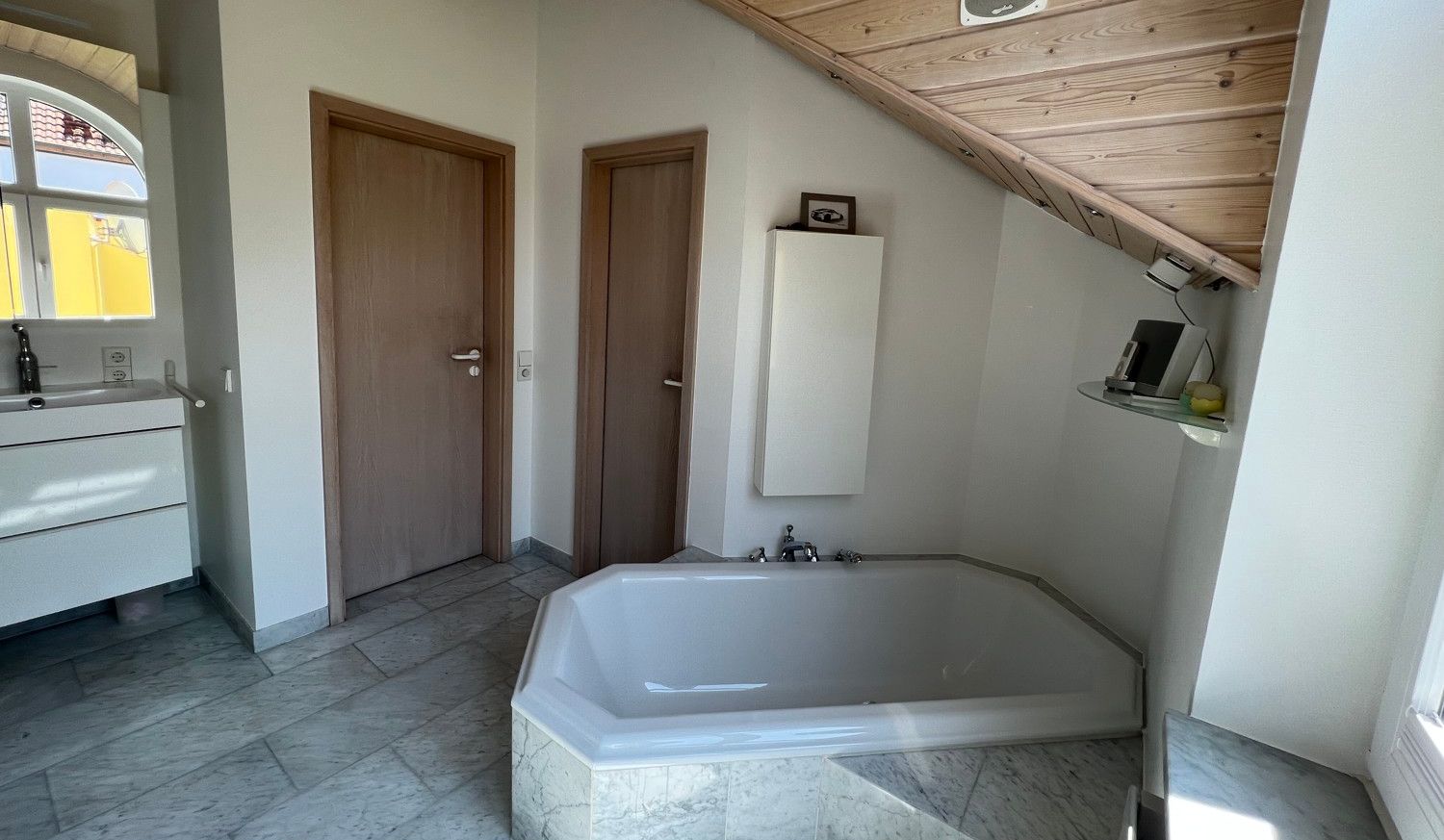 OG: Badezimmer 1