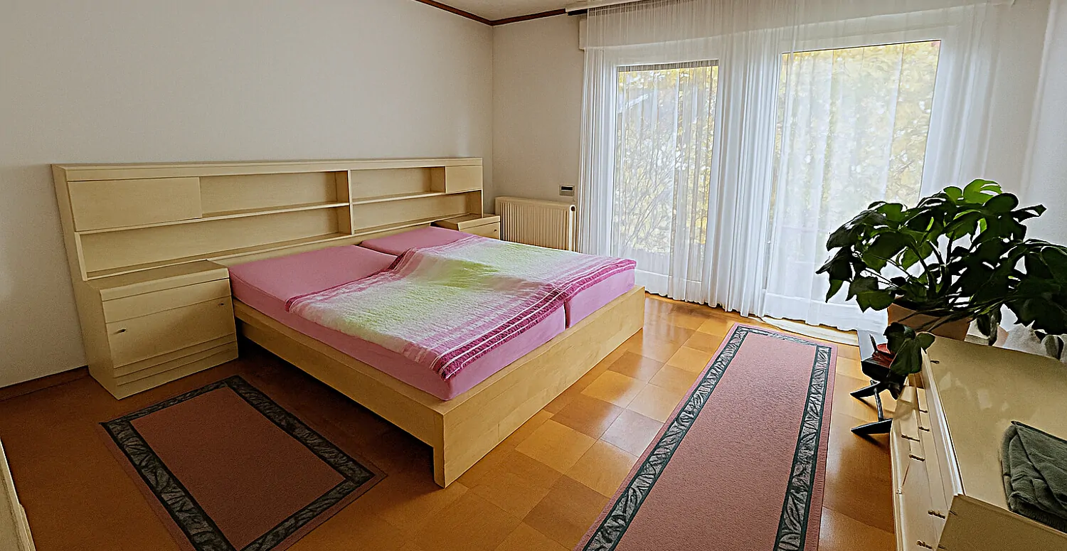 Schlafzimmer 1 mit KI geleert