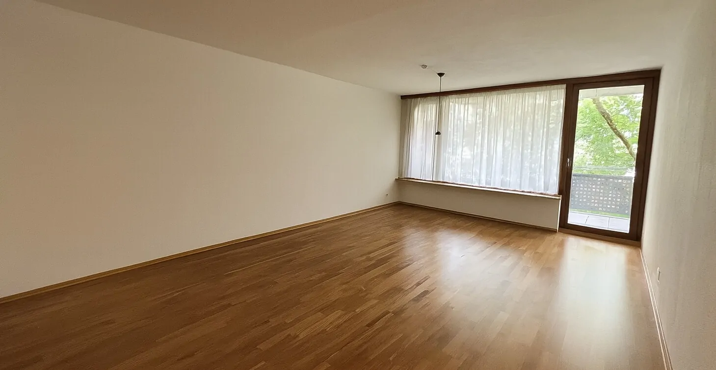 Wohnzimmer mit KI geleert