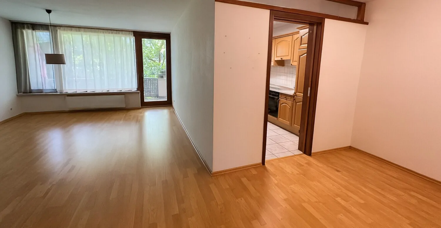 Wohnzimmer mit KI geleert