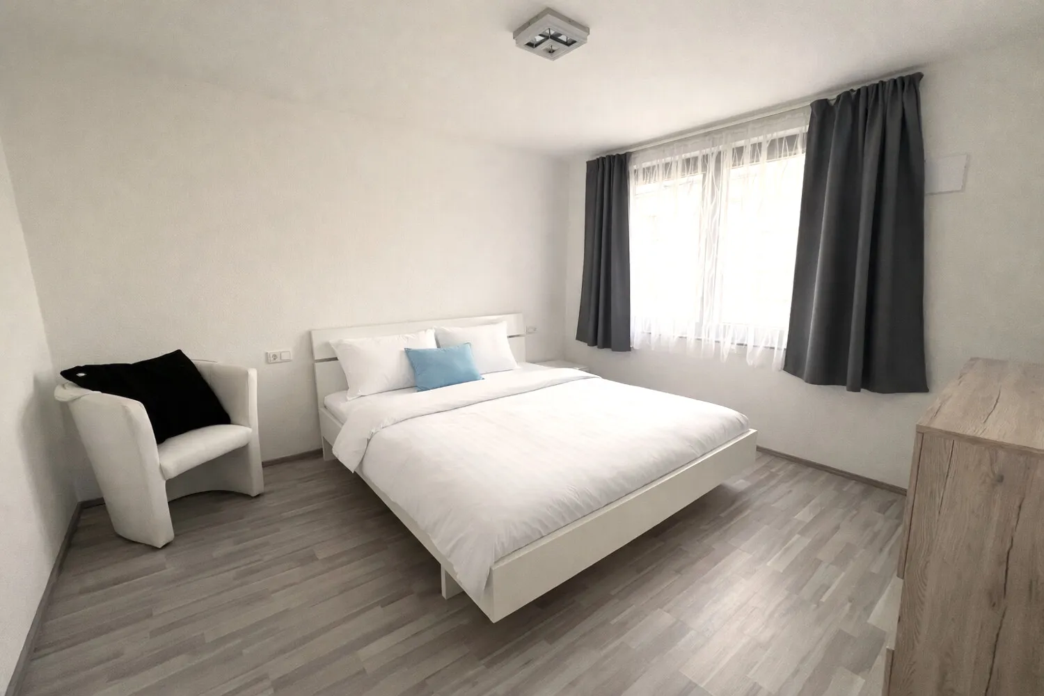 Schlafzimmer 1