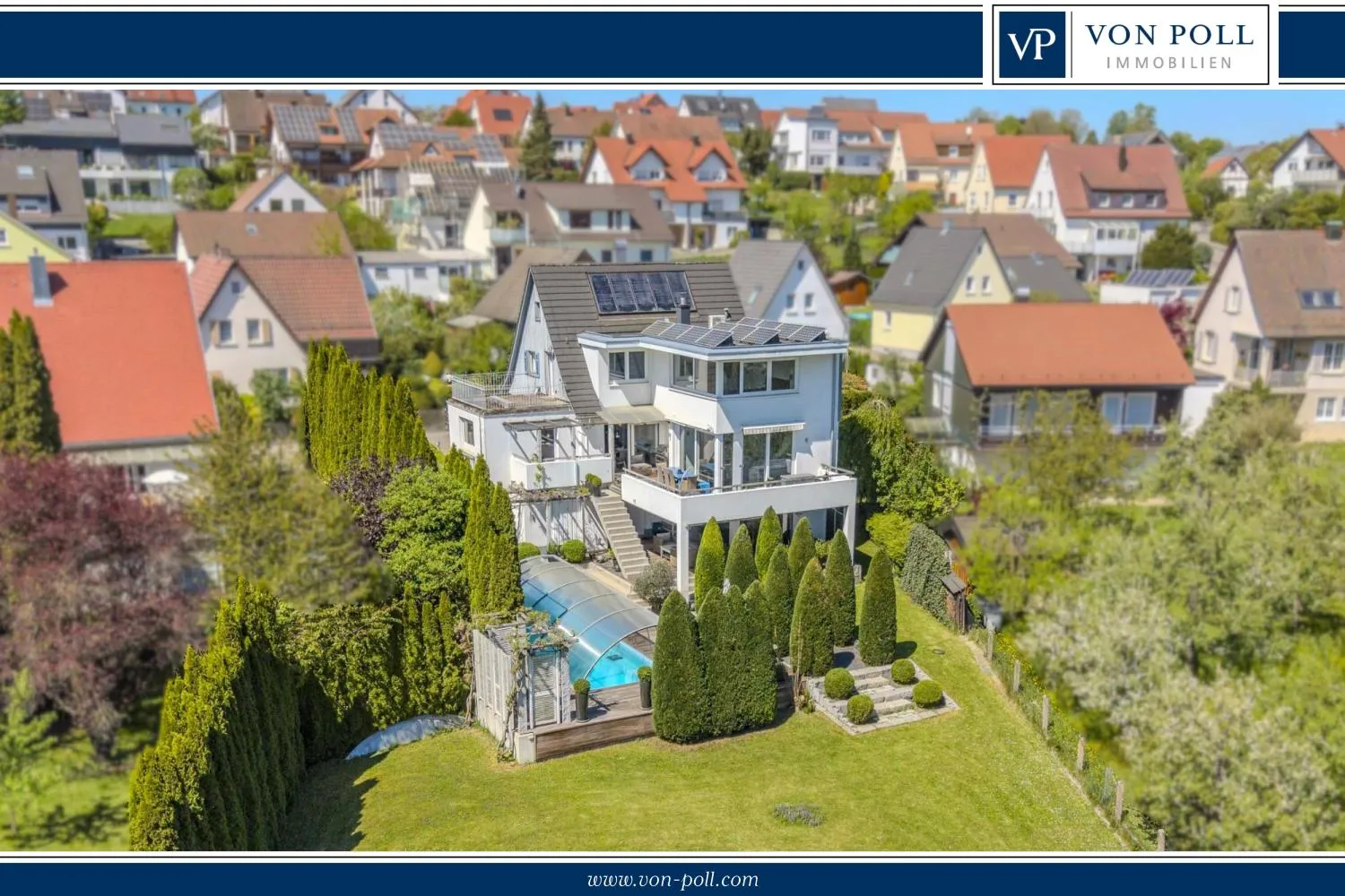 Exklusives Anwesen mit moderner Architektur, Pool und großer Bauplatzreserve