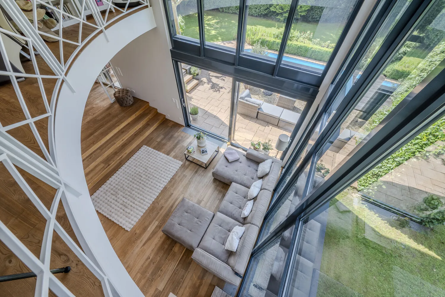 OG-Blick ins Wohnzimmer