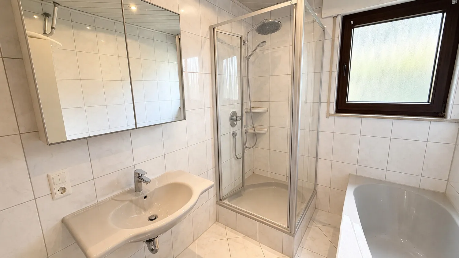 EG - Badezimmer-virtuell geräumt
