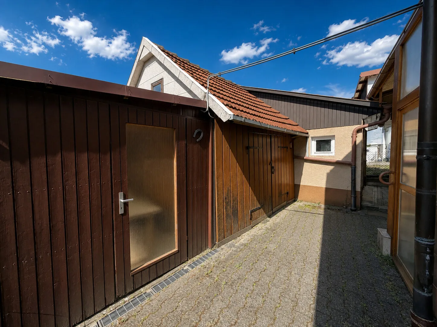 Gartenhaus und Scheune