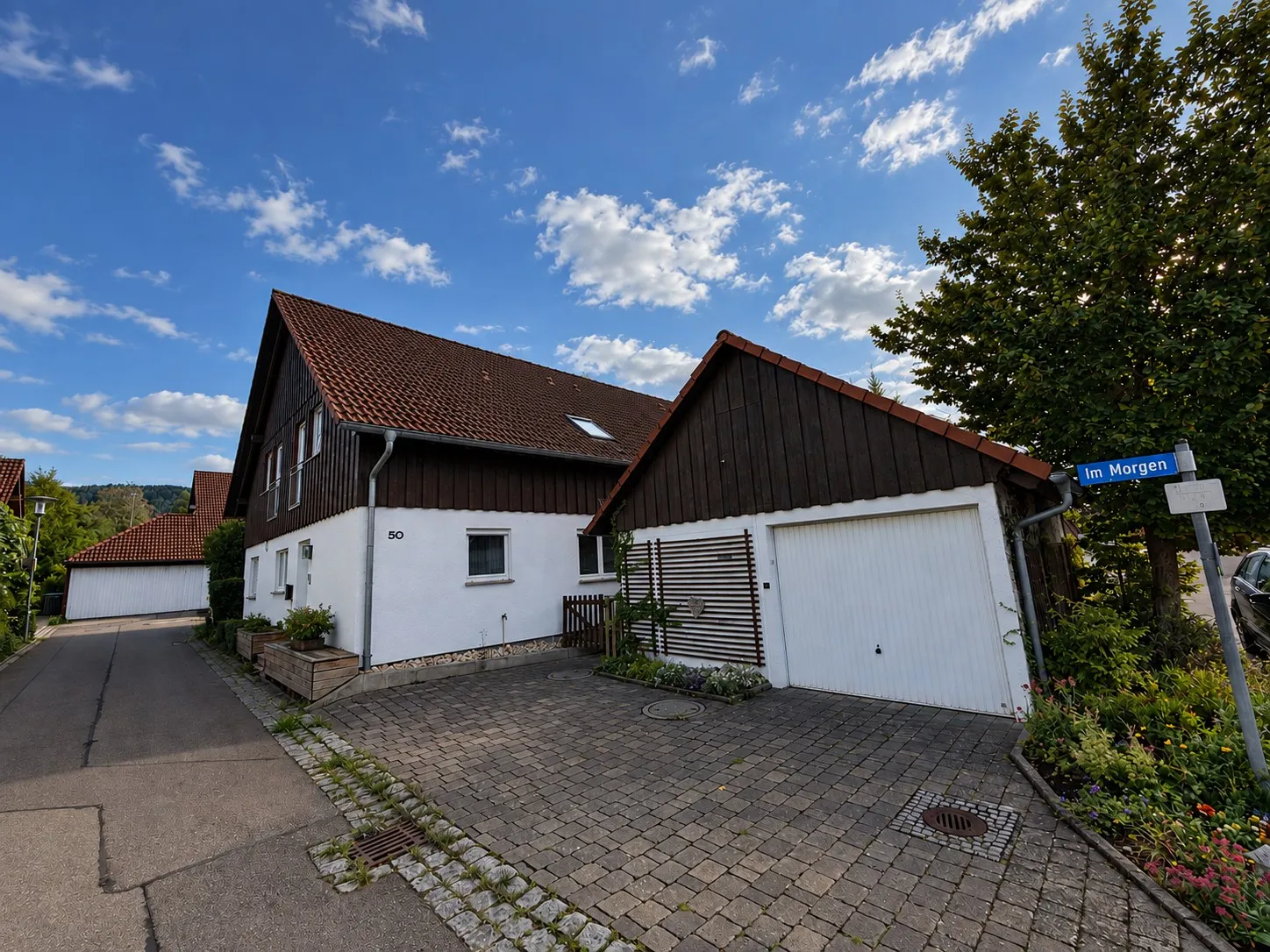 Außenansicht - mit Garage