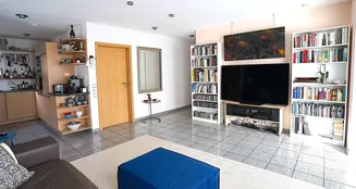 von_poll_real_estate_property_25142004_image_6