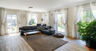 von_poll_real_estate_property_25142017_image_14