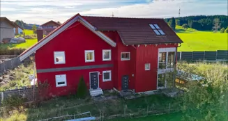 von_poll_real_estate_property_25142021_image_0