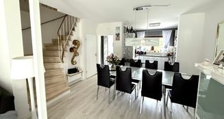 von_poll_real_estate_property_25142023_image_5