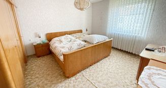 von_poll_real_estate_property_25142025_image_5