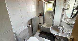von_poll_real_estate_property_25142025_image_6