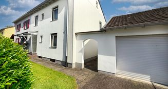 von_poll_real_estate_property_25142025_image_1