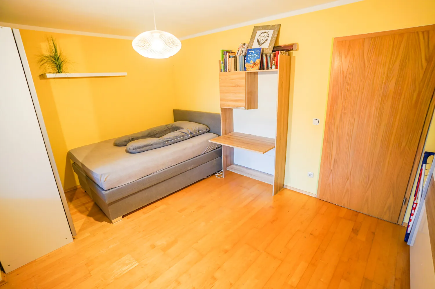 Schlafzimmer mit Loggia