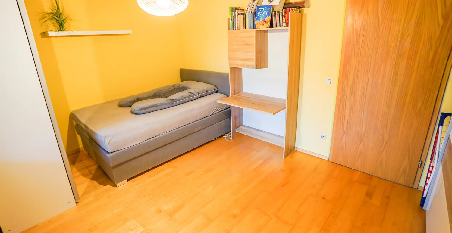 Schlafzimmer mit Loggia