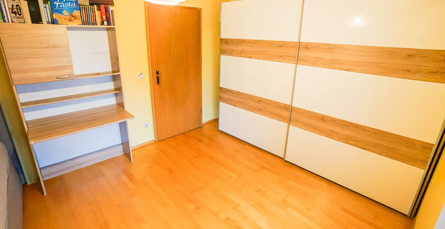 Schlafzimmer mit Loggia