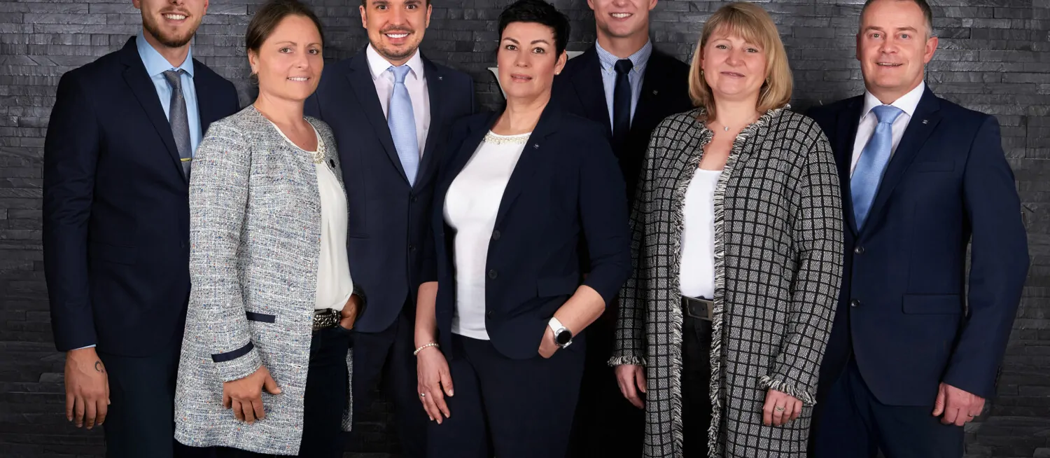 Teamfoto_dunkel_07_25