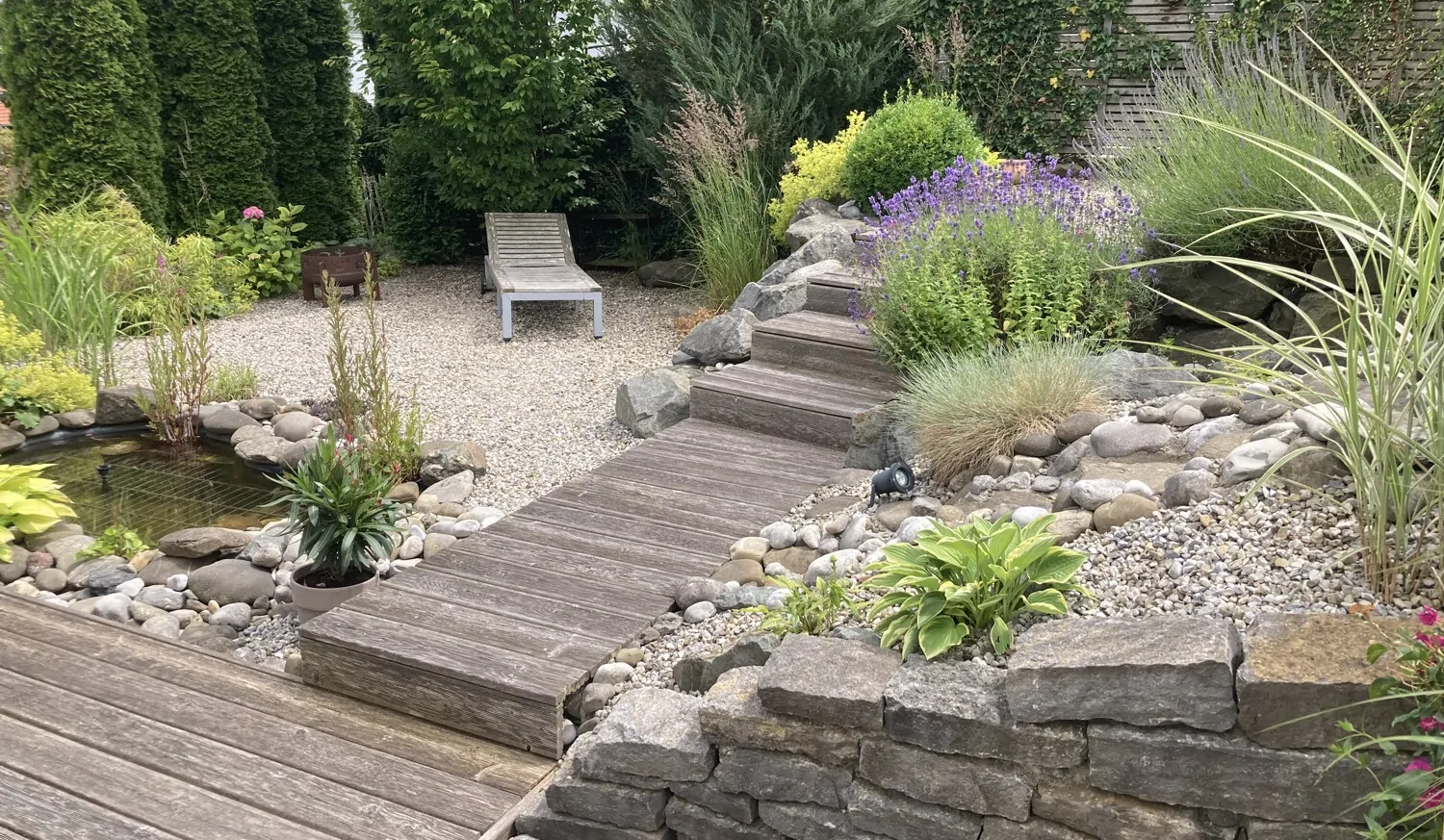 1 Garten oberer Sitzplatz-Teich