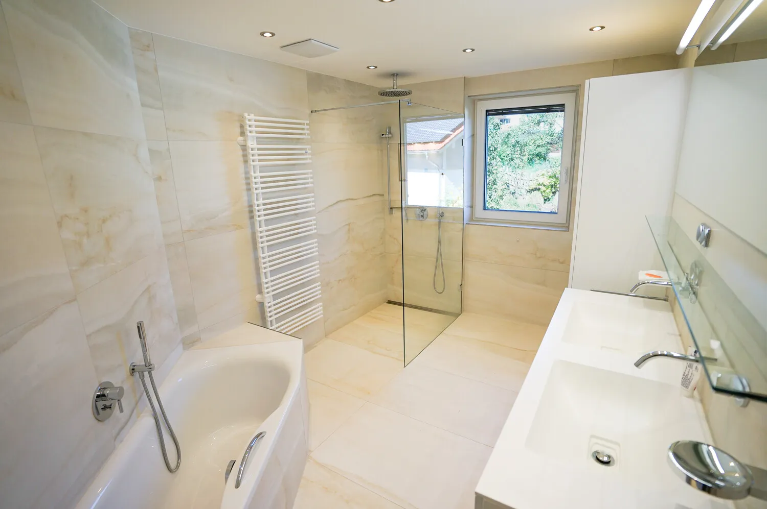 Badezimmer EG