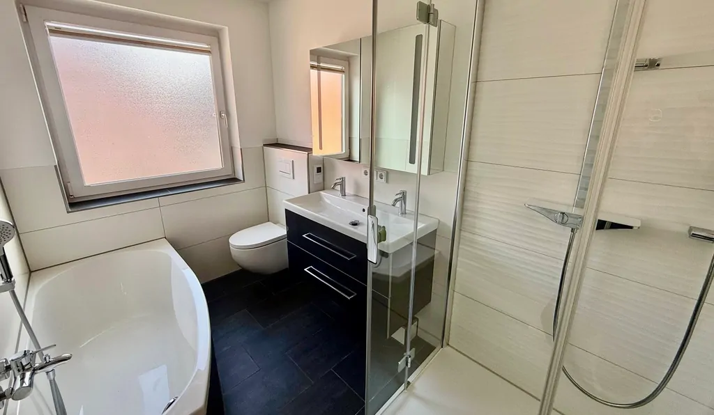 Badezimmer Ansicht 2