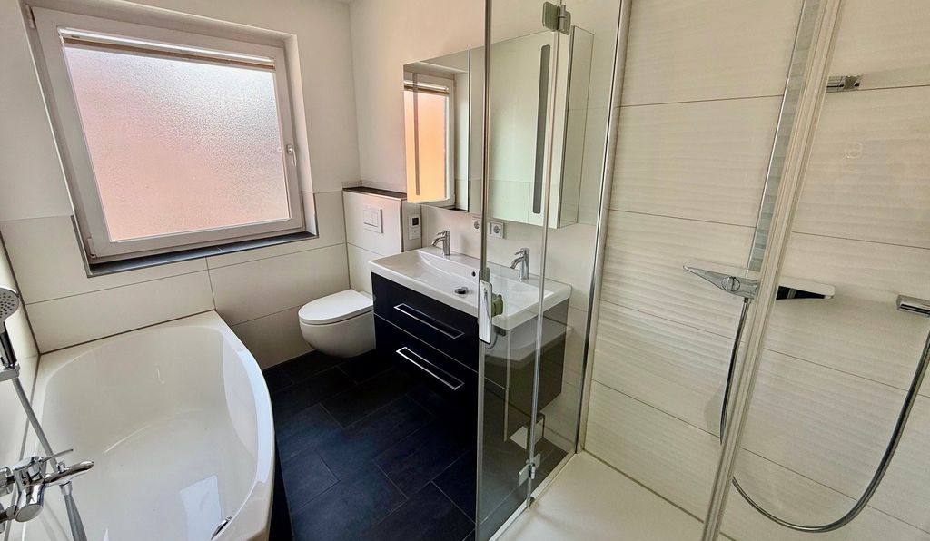 Badezimmer Ansicht 2