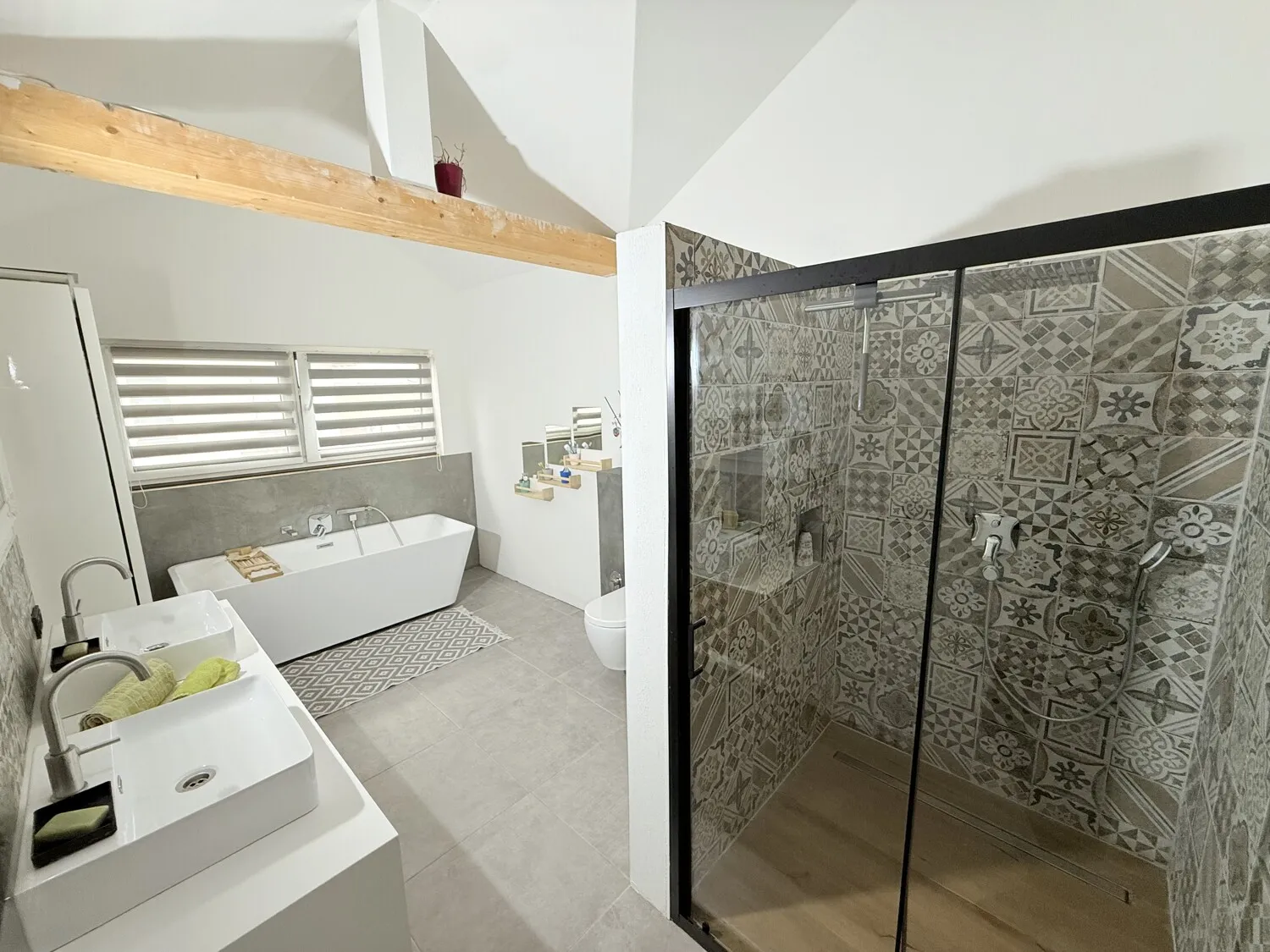 Badezimmer Ansicht 1