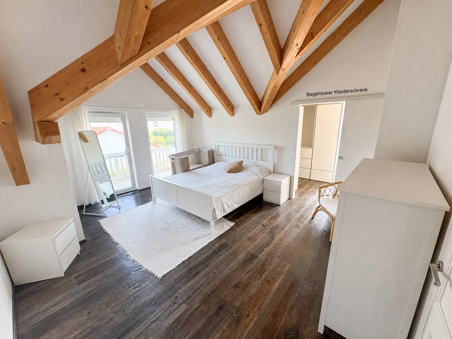 Elternschlafzimmer mit begehbarem Kleiderschrank