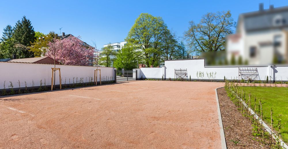 Zwei Parkplätze dazugehörig